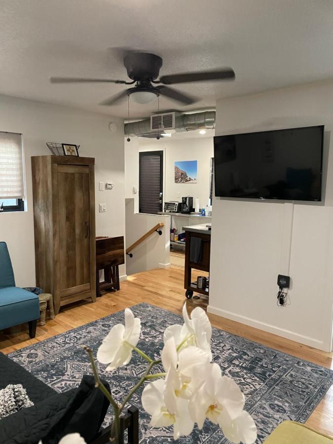 The Upper Room At Casa1022 Compound Albuquerque Bagian luar foto